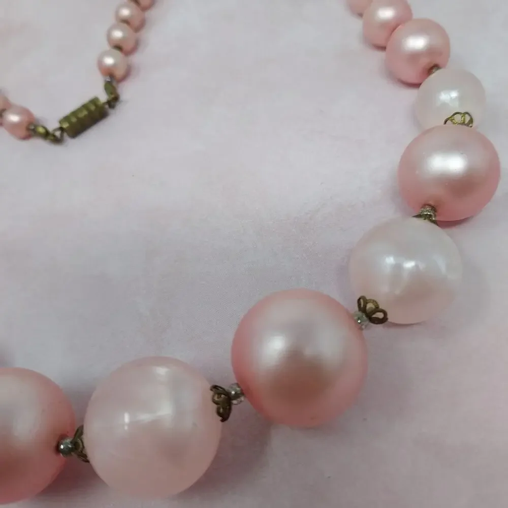 Vintage Pink Plastic Graduated Bubble Bead Necklace 23